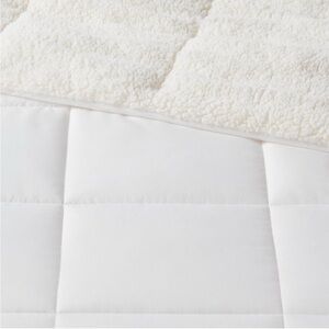 New microfiber reversible Comforter Full/Queen 88"x92" Cream/White